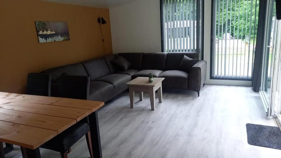 Chalet 2 Landgoedcamping Nienoord In Leek Exterior foto